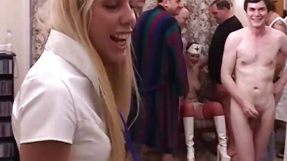 Cô gái Ukraine năng động biết làm thế nào phim sec thu ngua để làm việc thổi kèn và tận hưởng tình dục