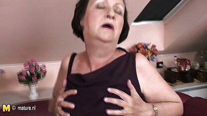 Béo đàn bà chị mình với dildos trên những đường phố phim sec thu ngua