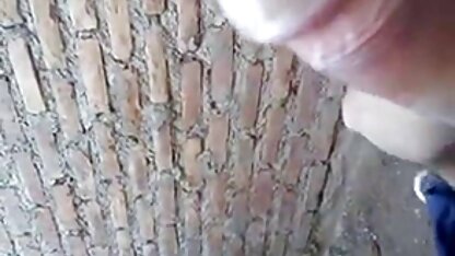 Busty trưởng thành trong phim sec nguoi voi ngua Santa trang phục và vớ thủ dâm ngọt ngào với một dildo