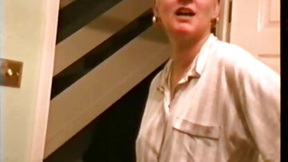 Một người đàn ông vô độ trước tình dục quyến rũ một khiêm tốn chó phim sec nguoi du thu cái và fucked cô ấy cứng doggy phong cách