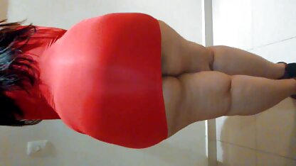 Thằng nhóc thậm chí sec nguoi dit cho còn không tỉnh dậy khi bị hai chú gà con bú