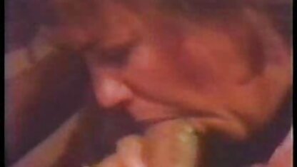 Một cô gái có thân hình đẹp hút phim sec dong vat dit nguoi dương vật và nuốt tinh trùng