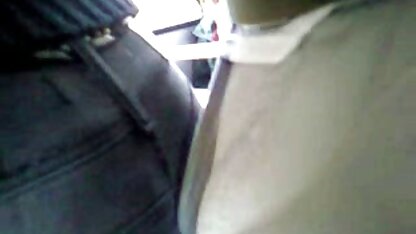 Gà con xem phim sec người và thú quyến rũ và một người đàn ông cởi truồng trong nhà