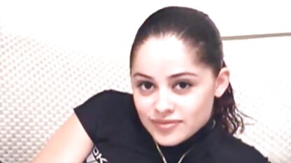 Cô gái trẻ thống trị cơ thể sec thu lon của một thứ đáng thương rên rỉ