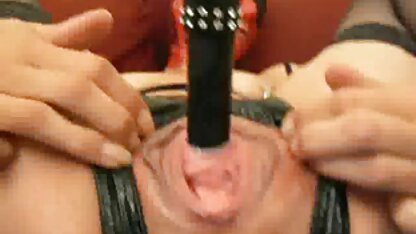 Nhỏ ngực cutie với lớn phim sec thu dit nguoi núm vú fucked trên các đi văng