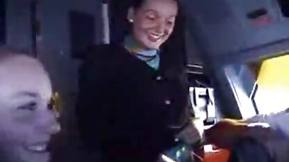 Một mulatto trẻ nhẹ nhàng giật ra và rên sec cho chich nguoi rỉ vì sung sướng