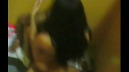 Hai đẹp xem phim séc thú đồng tính nữ liếm của nhau pussies rôm rả trong những xe hơi và được fuck Khó bởi một người trong một bộ đồ