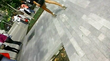 Lucy vuốt ve phim sec nguoi du ngua cô ấy ướt âm đạo