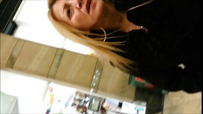 Cô gái cho thấy cận cảnh âm sec thu nguoi hộ và bú cu của một người bạn