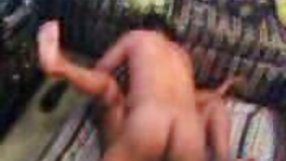 Đồng tính nữ liếm âm đạo và khạc nhổ sec thu cho trong miệng của nhau