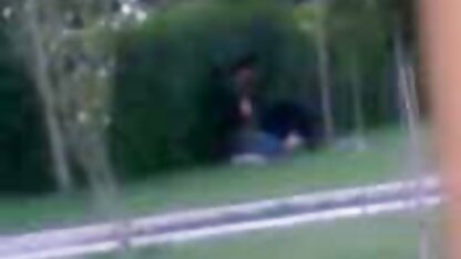 Brunette học đến phim sec nguoi ngua cho một cổ điển blowjob