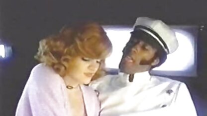 Bốn mắt người đàn ông liếm và chị sec thu nguoi lồn của một con điếm với bộ ngực to