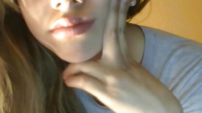 Đẹp brunette cho niềm vui đến Mẹ kiếp cô ấy video sec thu đít