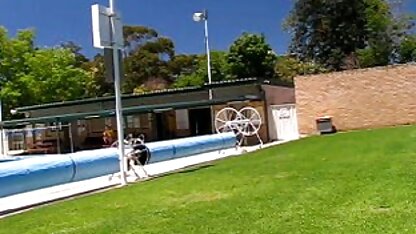 Hai sec ngua choi nguoi dương vật nhân tạo trong ướt lỗ của một cô gái tóc vàng