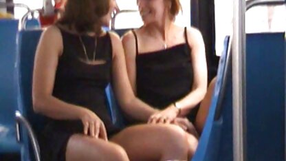 Kẻ dâm dục đã chụp được một nhóm các cô gái tóc vàng sec nguoi va heo và chàng trai trên máy ảnh