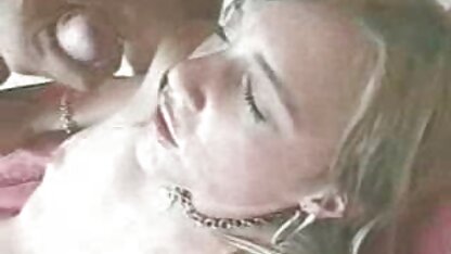 Slim vẻ đẹp masturbates phim sec nguoi dit thu trong các jacuzzi