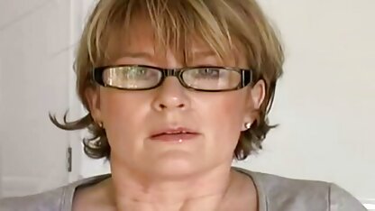 Cô gái nghịch ngợm vui đùa với phim sec thu net một người yêu