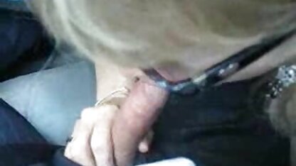 Gà con trong đám đông hút dương vật của một chàng sec heo dit nguoi trai