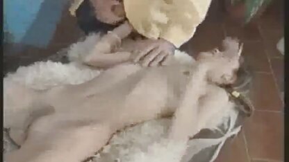 Cô gái dễ thương cho mình liếm và được cảm ơn với một thổi kèn xem phim séc thú