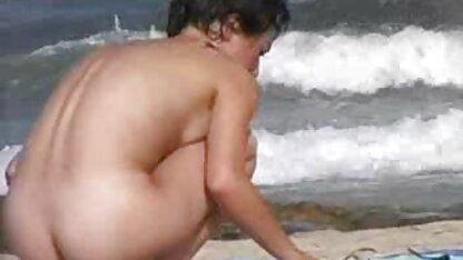 Cạo sạch mu của cô chủ phim sec voi thu bằng một ngọn nến đang cháy