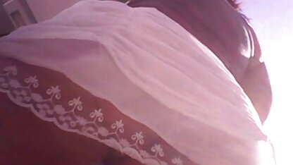 Người đẹp tóc đen đưa mình đến phim sec thu hay cực khoái trong phòng tắm