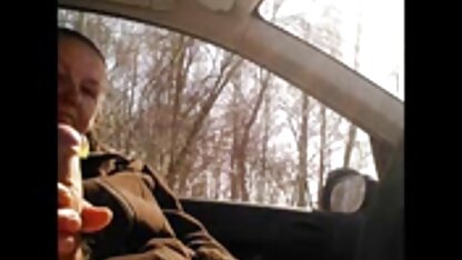 Một người phụ nữ trưởng thành massage cô ấy L. phim sec lon dit nguoi mà không loại bỏ các vớ từ cô ấy chân