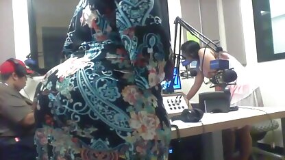 Trẻ châu á, phim sec ngua được bôi dầu lên và chiên bởi hai chàng