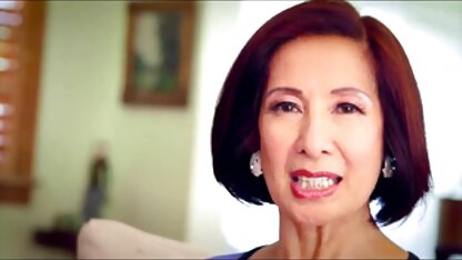 Flashing trần video sec thu to và manda tỉnh đi dạo quanh thị trấn