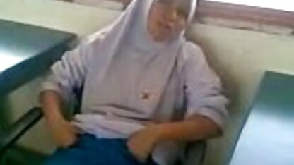 Cô gái trẻ hút cô phim sec cho ấy bạn trai và đồ uống Hãy