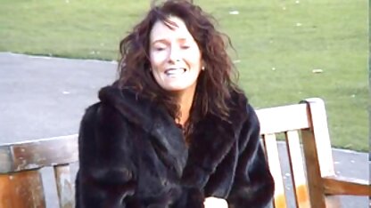 Người xem phim séc thú phụ nữ khoe bộ đệm lớn lủng lẳng