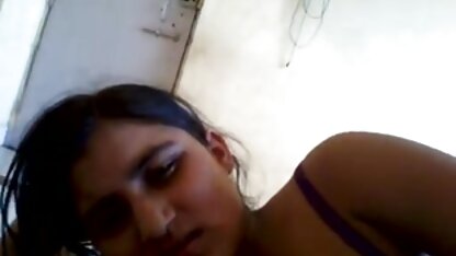 Nóng chó cái với sec thu voi nguoi Lớn to giật tắt qua những gương